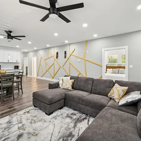 Centrally Located Home In Atlanta-10 Mins From Ga Aquarium, Mercedes Benz Stadium, & Much More